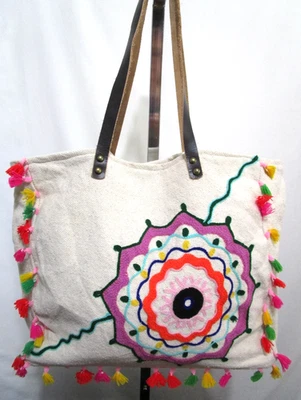 Bolso de Hombro Twos Company Grande Boho Marfil Lona Multicolor Borla Foto 1 de 4