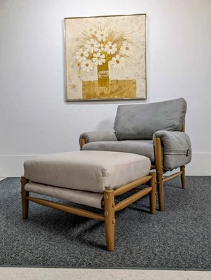 Sillón y otomana de cuero de gamuza verde salvia estilo Lafer Foto 1 de 4