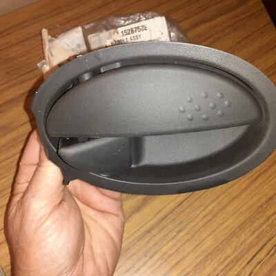 NOS NEW Saturn Ion Interior Door Handle  Right Side Black 2003 - 2007 B4 - Image 1 of 4