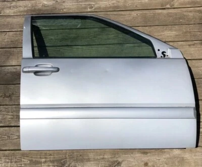 Puerta delantera derecha pasajero Volvo S70 V70 426 Mystic Silver 98 99 2000 con pestillo Foto 1 de 4