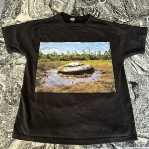 Camiseta HANES Gráfica UFO Nave Espacial Alien Para Hombre Camiseta de Ciencia Ficción 'SITIO DE CHOQUE' Estampado - Imagen 1 de 8