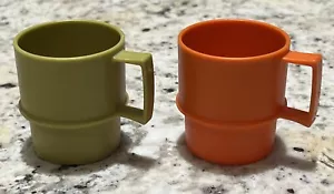 Tupperware vintage, juego de 2, tazas de juguete: taza naranja 1400-7 y taza verde 1400-8 - Imagen 1 de 7