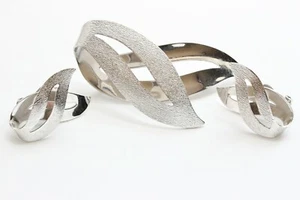 Juego de broches y pendientes modernistas vintage Sarah Coventry 'Satin Flame' - 1960 - Imagen 1 de 4