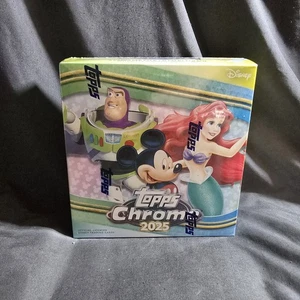 Mega caja Disney Topps cromada 2025 60 tarjetas 2 insertos Zootopia en mano se envía hoy - Imagen 1 de 6