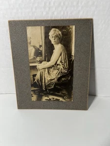 Studio Portrait - Flapper Style Woman Sitting Cabinet Card Reflection In Mirror - Picture 1 of 3