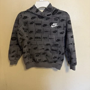 Nike Boy’s 6 - 7 Years All- Over Printed Hoodie With Kangaroo Pocket Gray/ Black - Picture 1 of 4