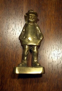 "Estatuilla náutica vintage de marinero pescador de bronce liso o latón de 6" - Imagen 1 de 10