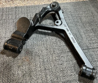 Brazo de control inferior delantero SH 73036 LH para Chevrolet Tahoe 2001-2014 negro Foto 1 de 4