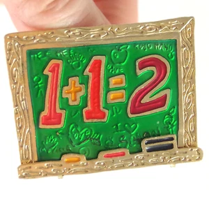 RARE! VTG TWO HANDS GOLD PLATED BRASS & ENAMEL TEACHER'S CHALKBOARD BROOCH PIN - Picture 1 of 13