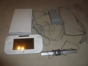 NINTENDO Wii U SYSTEM 8GB CONSOLE SCREEN CONTROLLER WHITE WUP-10102 SENSOR - Picture 1 of 9