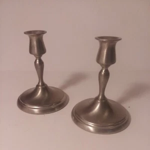 Zinn von Connecticut House Handarbeit 2 Kerzenständer Halter 1/2 Zoll 4" hoch - Bild 1 von 3