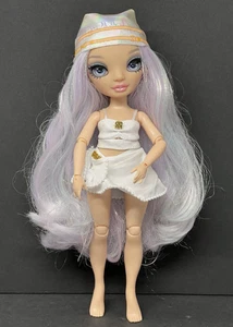 Rainbow High Pacific Coast Margot De Perla Puppe Iridescent Opal Lilac Purple - Bild 1 von 21