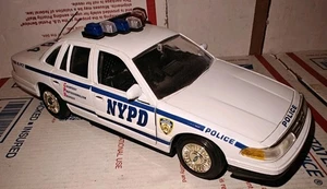 Motor Max NYPD Die-Cast Ford Crown Victoria Car Series 76102, 1:24 Scale - Picture 1 of 8