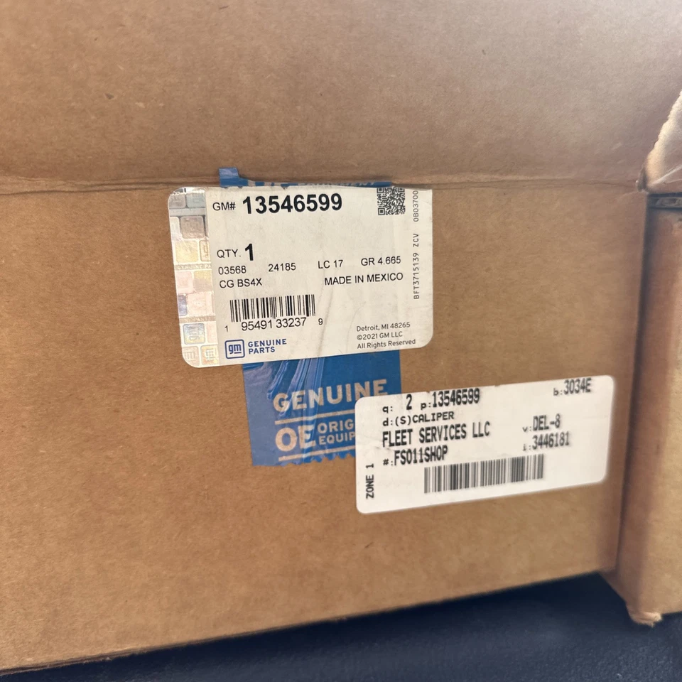 NEW OEM GM Rear Left Disc Brake Caliper 13546599 Silverado Sierra 3500 DRW 20-25 - Imagem 1 de 3