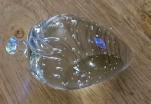 Vintage klar Kristall Erdbeere Briefbeschwerer von der Crowning Touch Collection - Bild 1 von 1