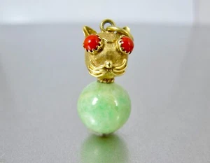 Vtg. Chinese Export 22K Yellow Gold 3D Jade Coral Cat Pendant - Picture 1 of 10