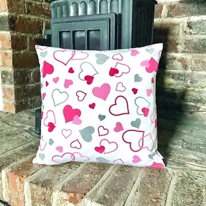 817. Cubierta de cojín 100% algodón hecha a mano CORAZONES ROSA varios tamaños - Imagen 1 de 3
