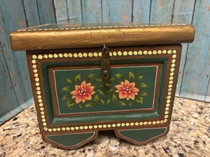Handbemalte Holz Mitgift Truhe Box mit Rädern Made in India kleine grüne Blumen - Bild 1 von 9