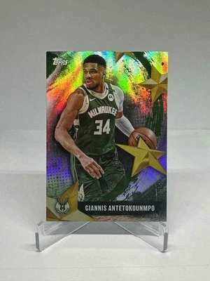 Giannis Antetokounmpo 2025-26 Topps Estrellas de la NBA Holo Milwaukee Bucks #SA-3 Foto 1 de 2