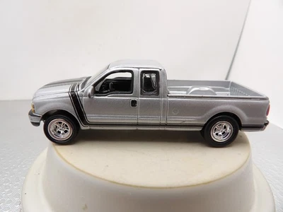 2000 FORD F250 SUPER DUT Y PICKUP   2002 JOHNNY LIGHTNING MUSCLE TRUCKS    1:64 - Image 1 of 4