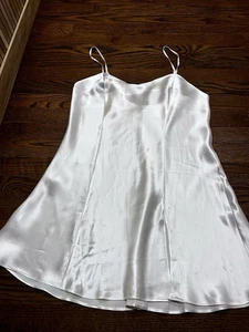 Victoria’s Secret Vtg SILK Chemise Nightie Gown Ivory Y2K Size M Medium - Picture 1 of 4