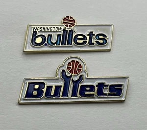 Set 2 Washington Bullets Vintage Pins ~ 2er Set ~ Team Logos 1974-1997 ~ NBA - Bild 1 von 6
