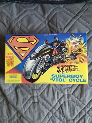 Superboy VTol Cycle Action Figure Vehicle Superman Man of Steel Kenner 1995 NIB — 第 1/4 张图片