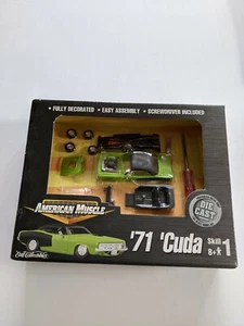 Ertl American Muscle '71 Cuda model kit green - Picture 1 of 5