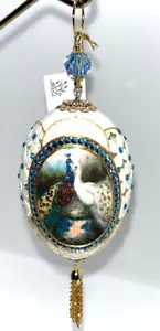 Pfau echtes Entenei Ornament, geschnitzt, Kristalle, signiert vom Künstler - Bild 1 von 7