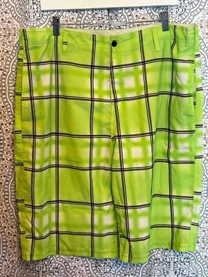 ZOO YORK HOMBRE VERDE NEÓN A CUADROS BOARD SHORTS BAÑADOR CON RAYAS NEGRAS Foto 1 de 4