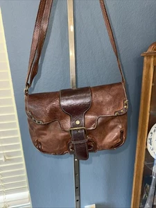 Costanza Rota italienische Schultertasche aus Leder im Used-Look & Nieten - Bild 1 von 12