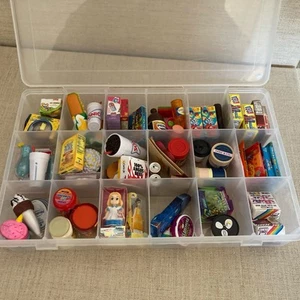 Puppenhaus Miniaturen Lot - 50+ Teile Carla Jr - Sonic - Freitag - Puppen vieles mehr - Bild 1 von 17