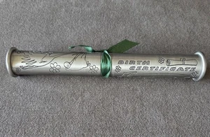Zinn Baby Geburtsurkunde Rollenhalter Tube zum Gravieren Personalisieren Vintage - Bild 1 von 9