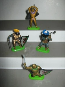 Britains Deetail shield knights 4 in 4 poses in very good condition set no 2 - Picture 1 of 2