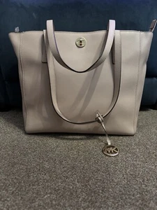 Michael Kors Handbag Rose(mint condition - Picture 1 of 8