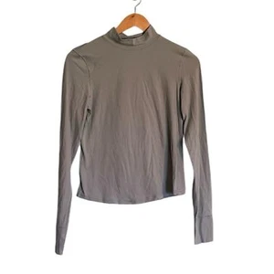 Offline by Aerie Long Sleeve Size M Cropped Super Soft w/thumb holes - Picture 1 of 4
