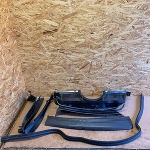 Mercedes-Benz W124 Coupe Windshield Wiper Plastic Trim Set 1246200978 1246200778 - Bild 1 von 24