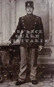 Imagen de soldado danés con túnica M1880 y M1889 Krag-Jørgensen - Imagen 1 de 3