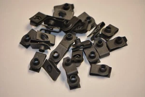 25pc U Nuts / C Clips 1/4-20 19/32 Hole Center To Edge Chevrolet GMC Buick Olds - Foto 1 di 2