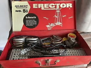 Set erettore vintage 5 1/2 Lotti Di Dadi E Bulloni In Un Motore Scatola Di Metallo Incluso - Foto 1 di 4