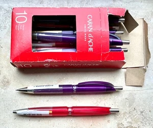 LAGERBEREINIGUNG! 10 x CARAN D’ ACHE 824 Bleistifte, Frosty Violett + Rot (je 5) - Picture 1 of 1