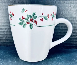 Gibson Everyday Kaffeebecher 14 Unzen Weihnachten Feiertage Stechpalme Beere 4,25 x 3,25 Zoll - Bild 1 von 7