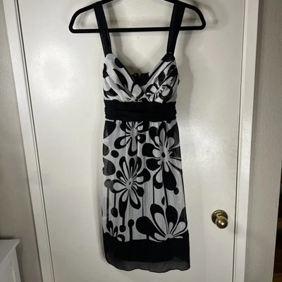 Vestido Solero Floral Three Pink Hearts Trinni Junior Talla 7 Blanco y Negro Foto 1 de 4