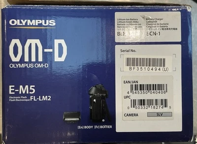 Cuerpo de cámara Olympus OM-D E-M5 plateado sin espejo MFT (Micro Cuatro Tercios) {16,1 MP} Foto 1 de 4