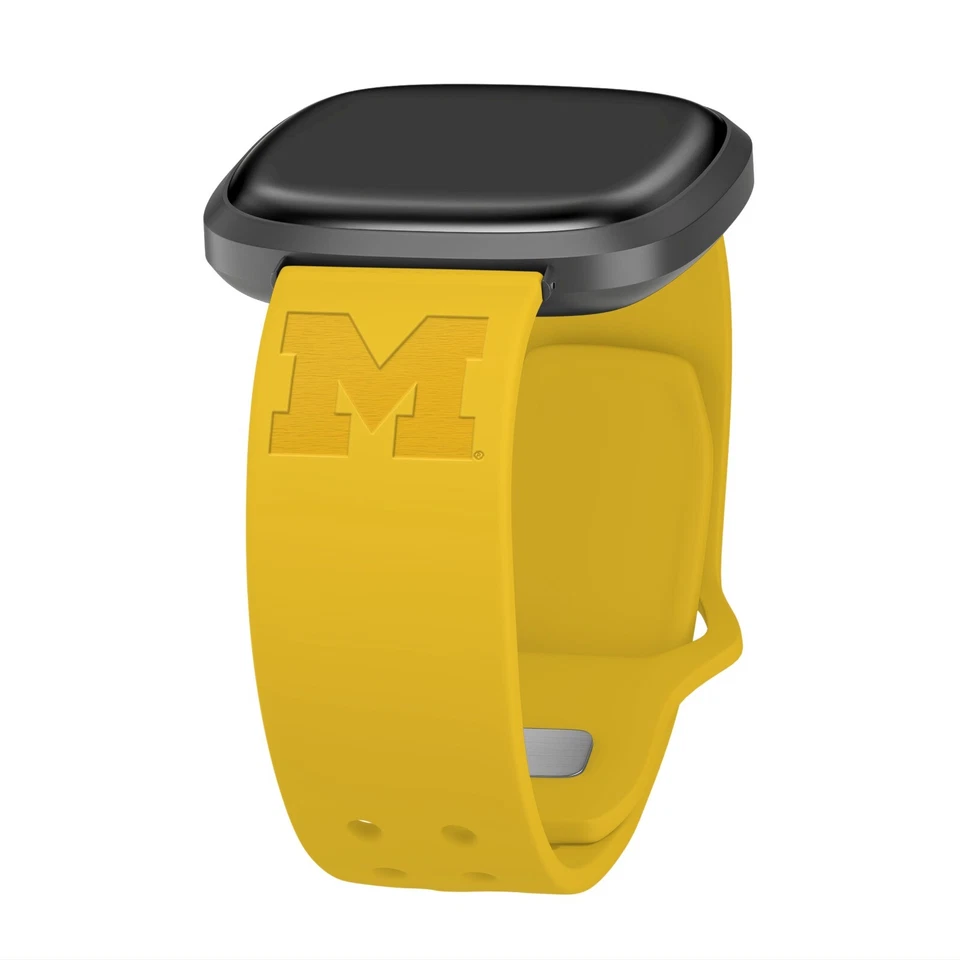 Correa de reloj de silicona grabada Michigan Wolverines para FitBit Versa y Sense Foto 1 de 1