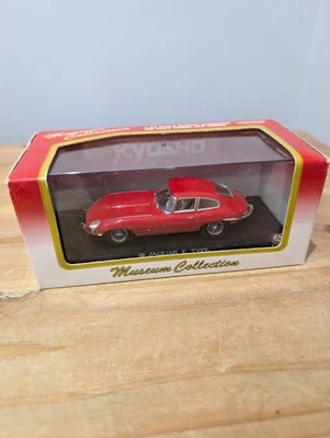 Kyosho масштаб 1:43 литой 03062B Jaguar E тип купе красный - Изображение 1 из 4