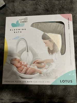 Blooming Bath Poppy Premium Felpa Spa Bebé Bañera Asiento para Fregadero 0-6 Meses Nuevo Foto 1 de 2