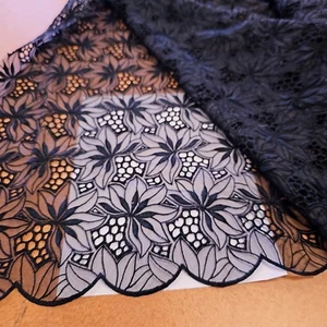 Tela de encaje de organza negra borde de vieira floral doble borde por yarda - Imagen 1 de 2