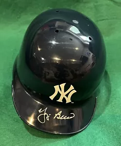 Von Yogi Berra signierter New York Yankees Mini Helm - Bild 1 von 2