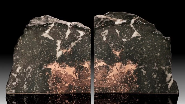 Copper bookends with quartz inclusions. - Image 1 of 1